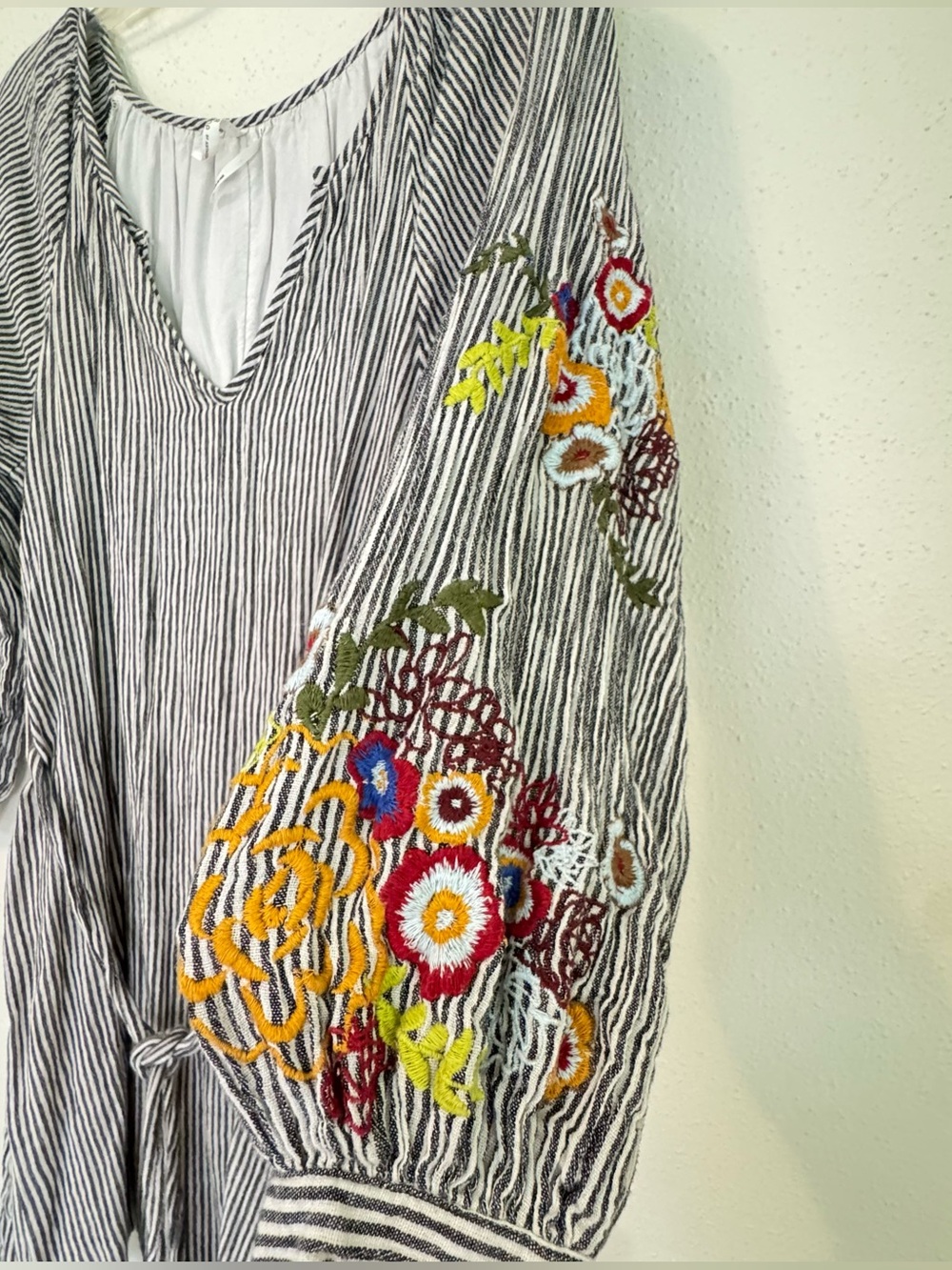 Feather Bone by Anthropologie Lindsey Striped Embroidered Floral Dress
Sz Small - Picture 4 of 13